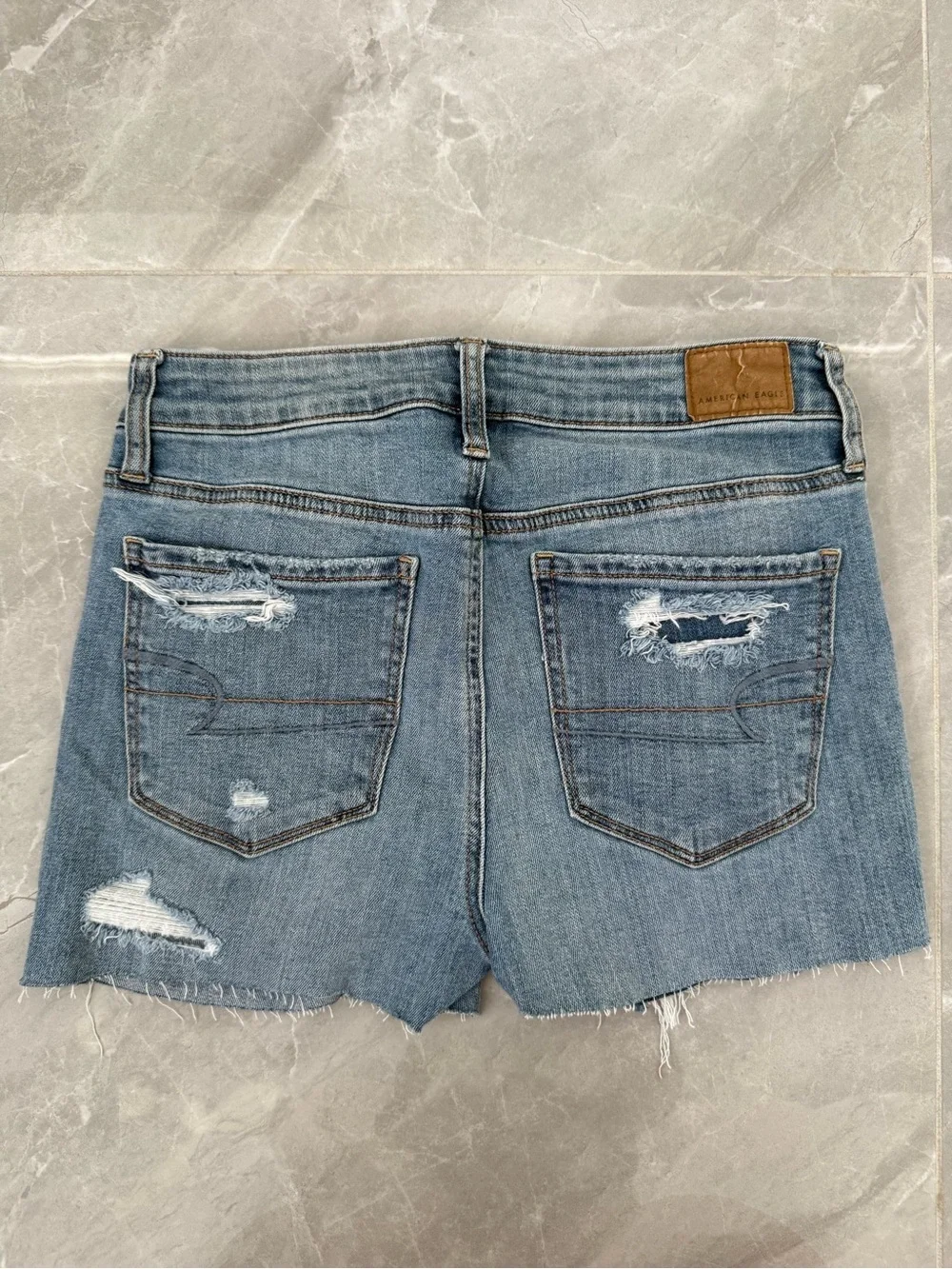 Women’s American Eagle Hi-Rise Super Stretch Hand Cut Off Shorts Distressed 4